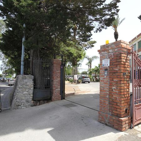 タオルミーナ Lady Hill Bed & Breakfast エクステリア 写真