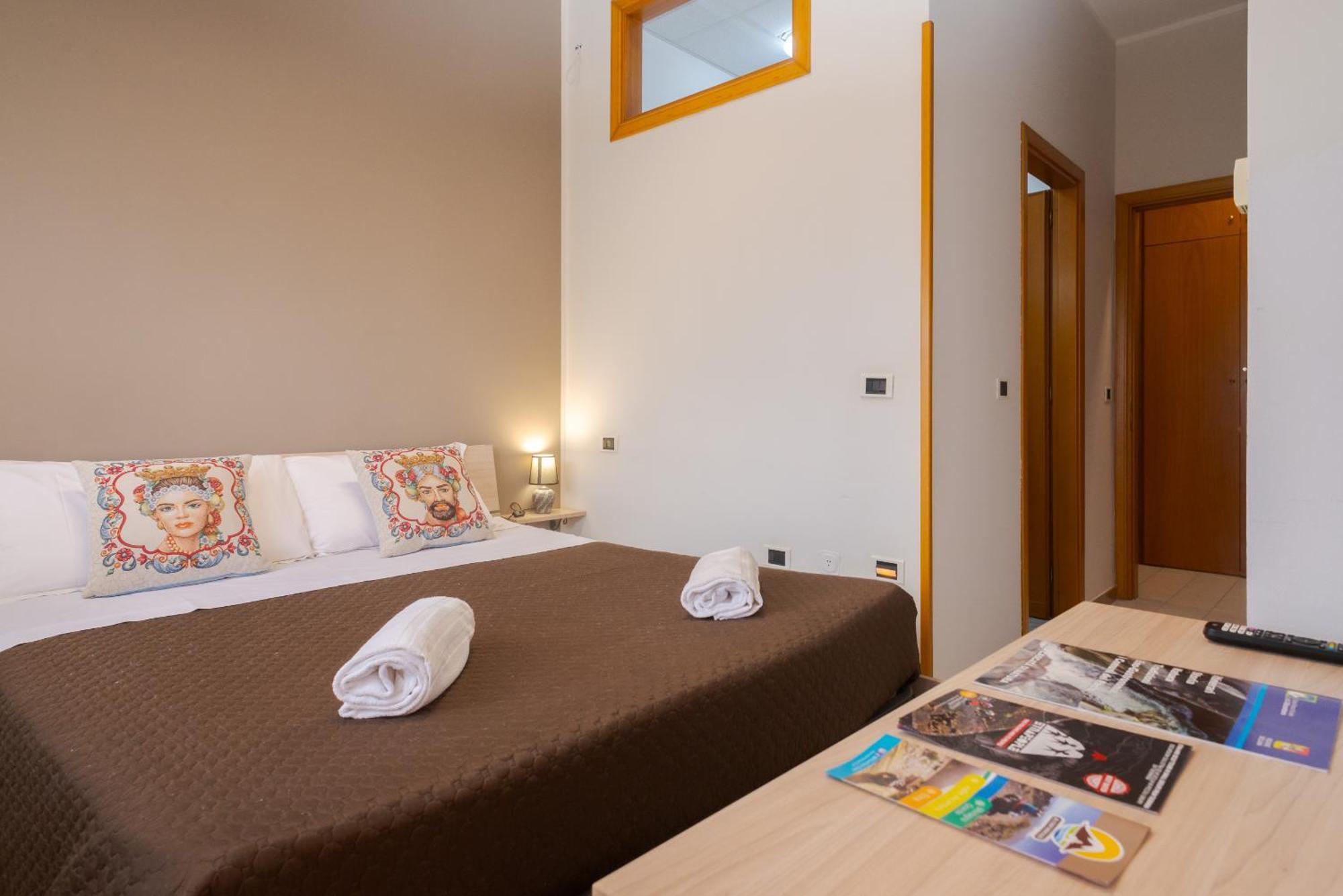タオルミーナ Lady Hill Bed & Breakfast エクステリア 写真